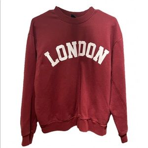 women’s red london graphic crewneck small
